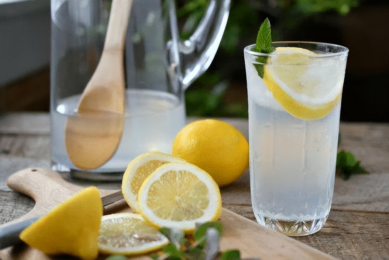 清凉解暑试试五款夏日特色饮品,夏天的几款消暑饮品你们喝过几种