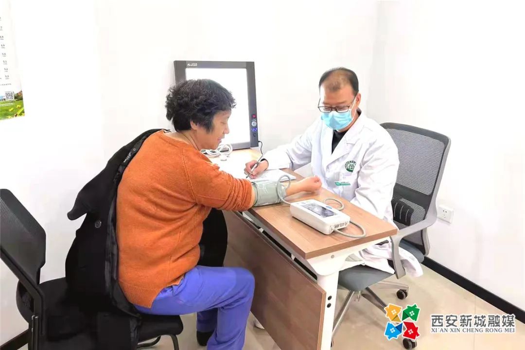 新城区碧翠锦华社区依托“物业联盟”走出社区治理新路子