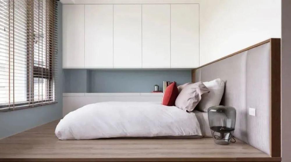 为了“省钱”不买床直接睡床垫？奉劝大家：别为了省钱忽视健康