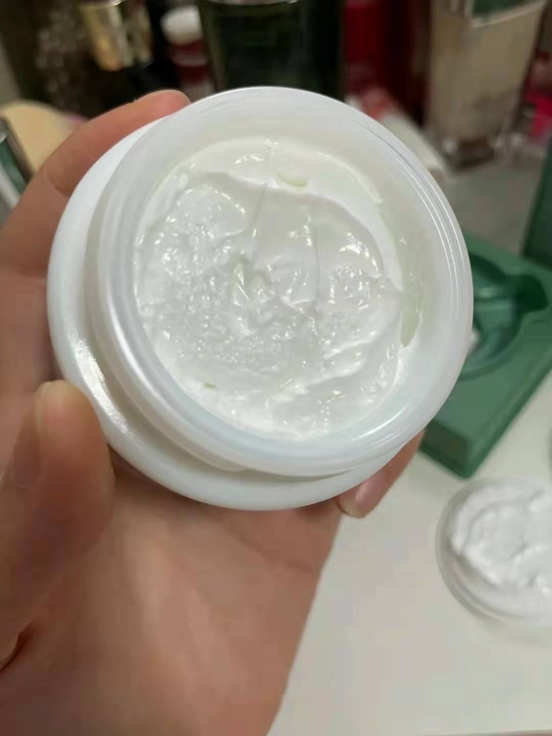 海蓝之谜面霜和赫莲娜黑绷带测评,海蓝之谜经典面霜跟乳霜哪个好用