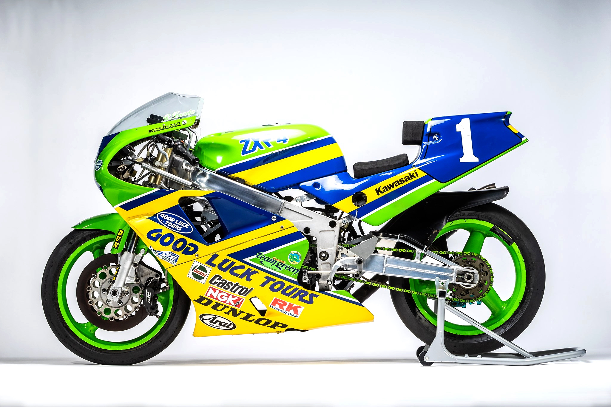 老照片:TT-F3赛车规格的KawasakiZXR-4