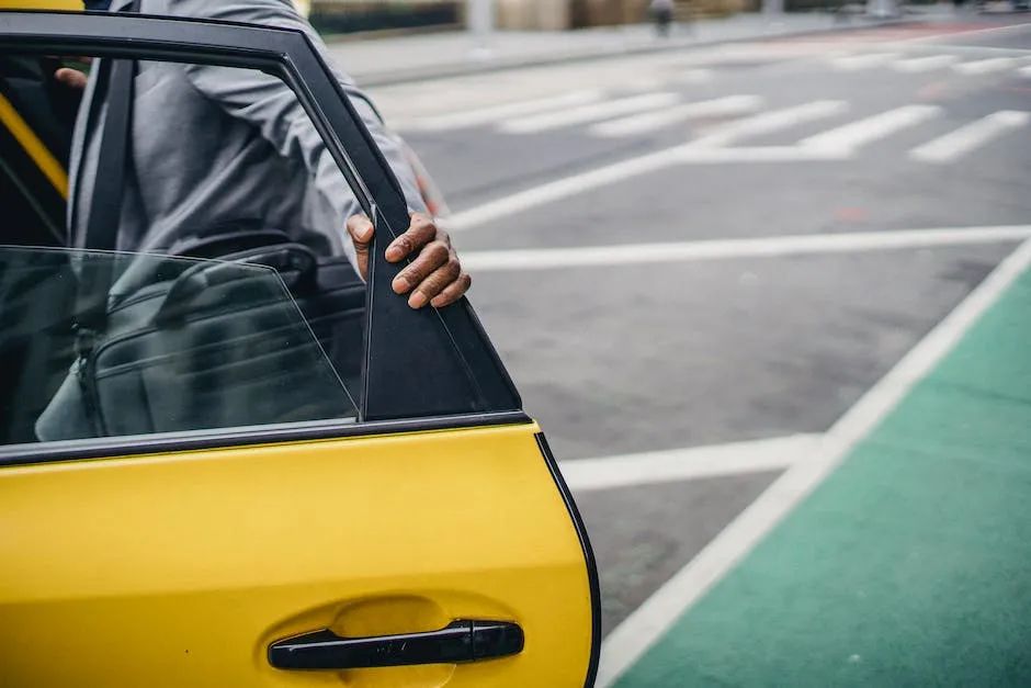 妻子生智障儿子，丈夫离婚转身娶了富家女，30年后报应来了