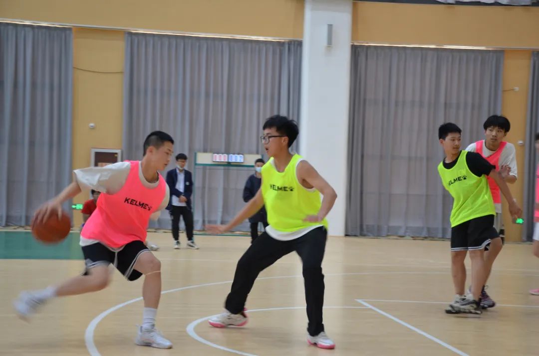 “篮”不住的风采“足”够精彩