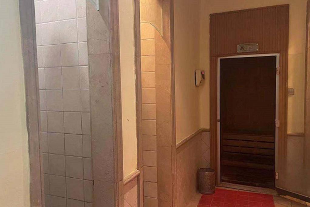 男童进女浴室被怀疑,男童进女卫生间被发现