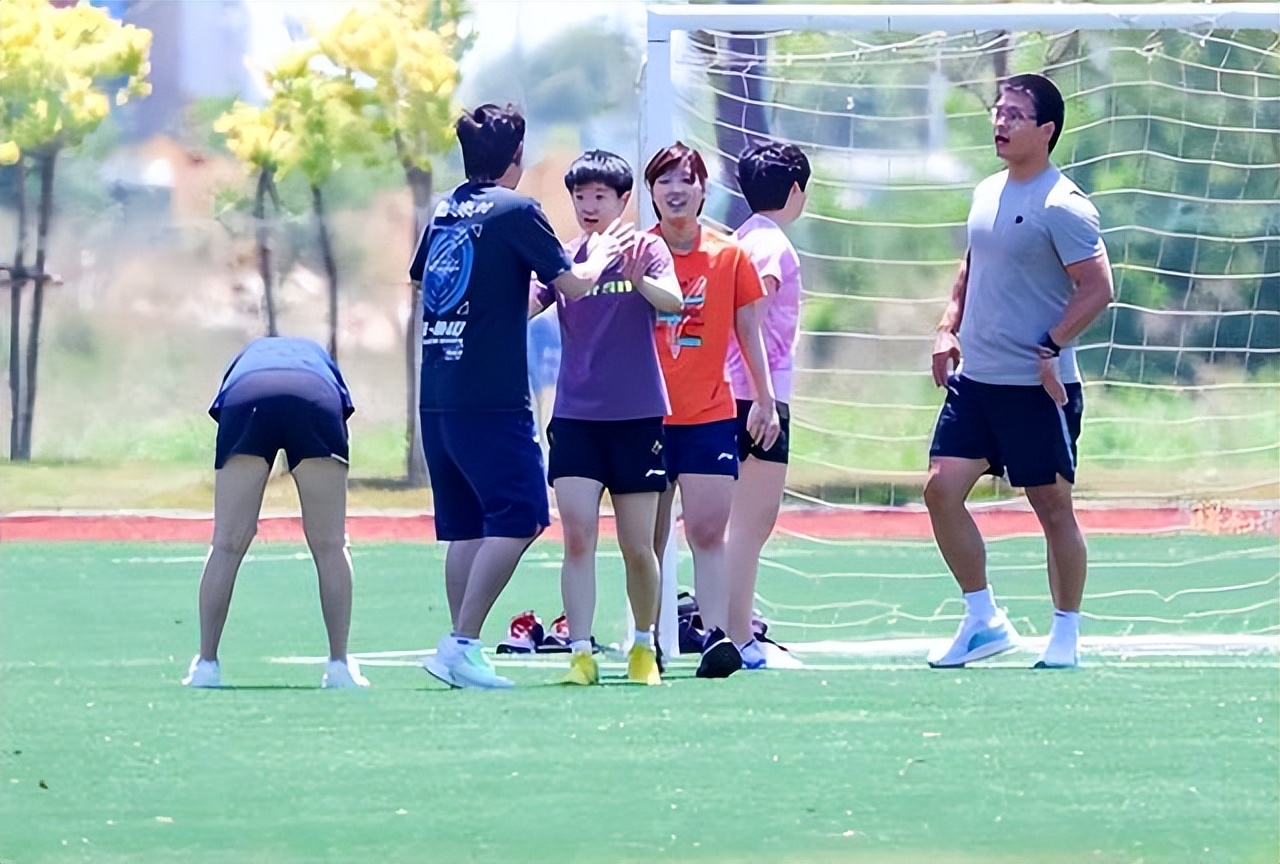 邱贻可孙颖莎澳门比赛指导,孙颖莎随邱贻可成都训练