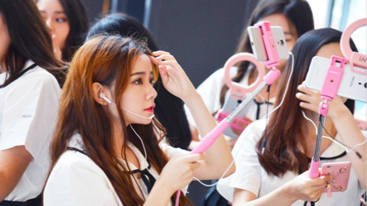 挖呀挖，赚呀赚,五一收入上百万？网传的黄老师真实身份“曝光”