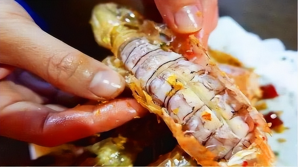 冷冻虾都是怎么剥虾仁,快速剥虾壳的小秘招