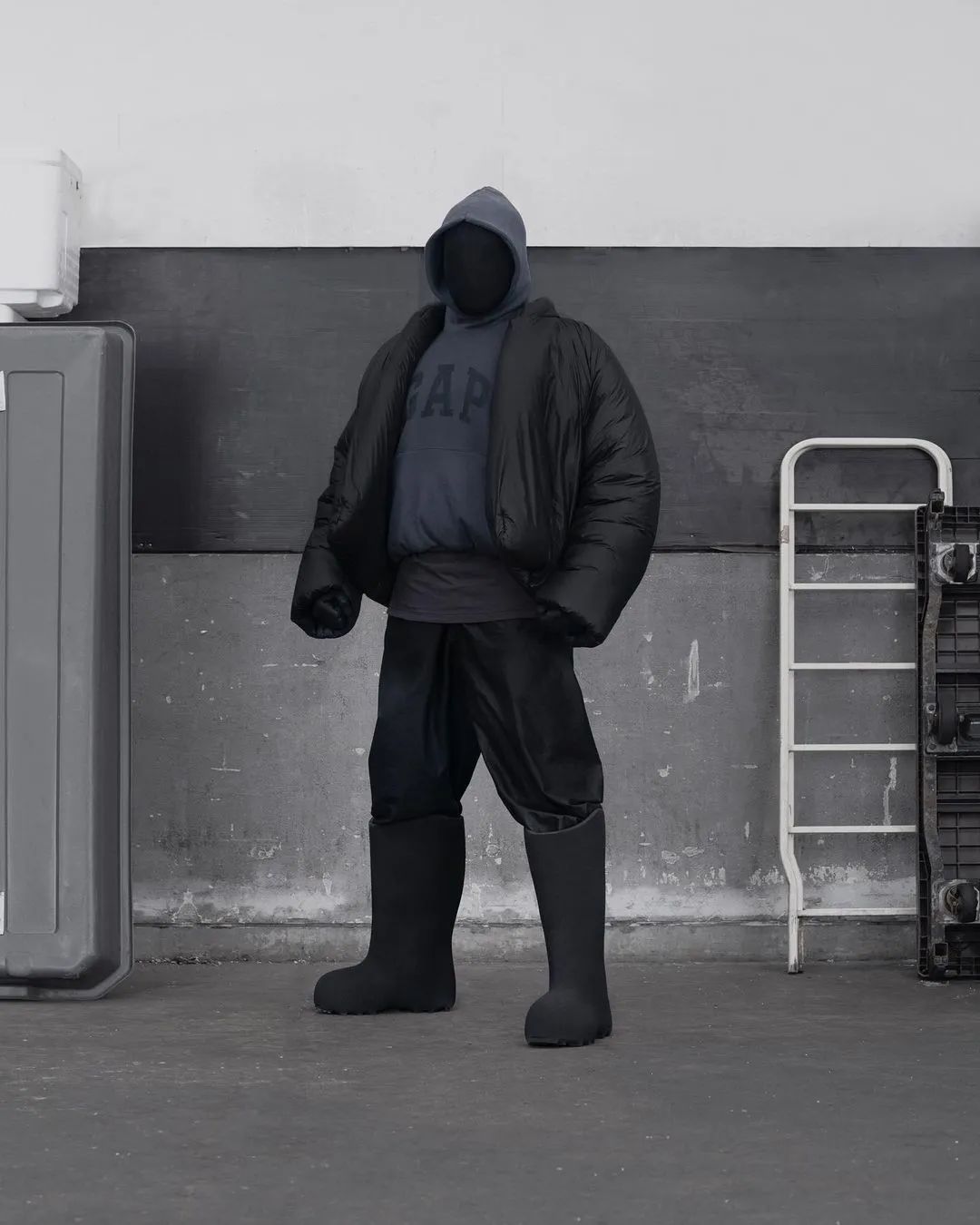 adidas重新发售yeezy (adidas yeezy积压库存超5亿美元)