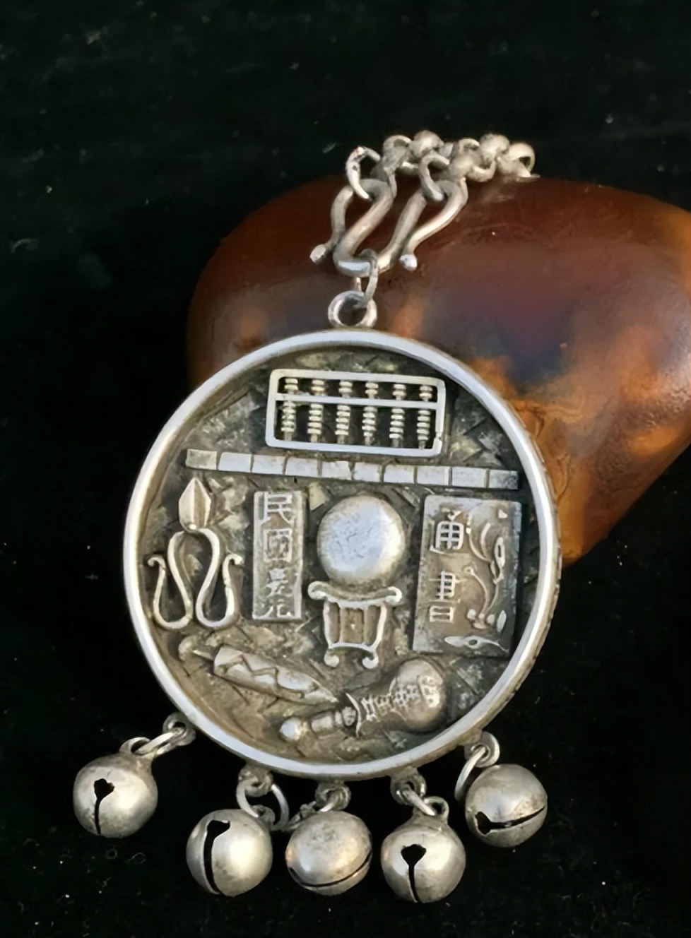 西安女子报团观光九寨沟，回到家之后发现，包里有个“百眼筛”