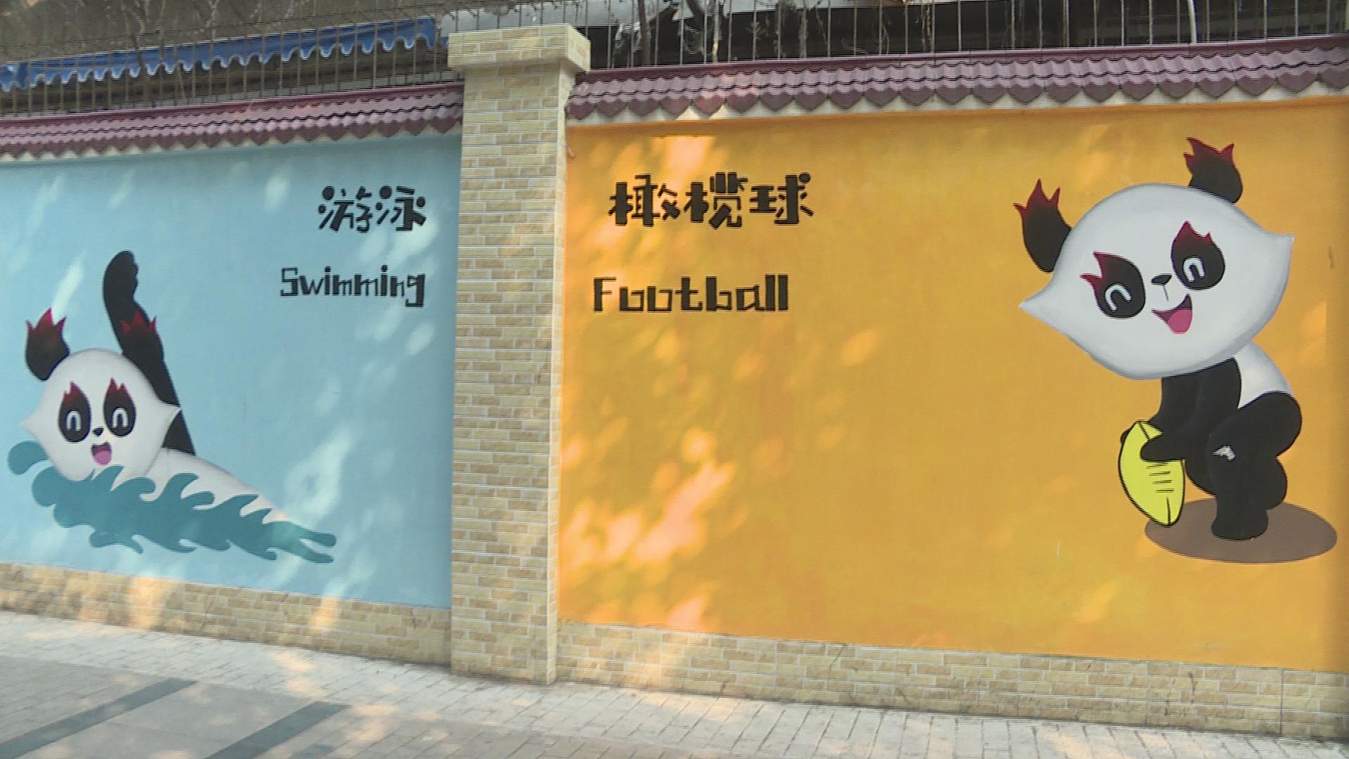 蓉宝街头,蓉宝参观大运会媒体中心