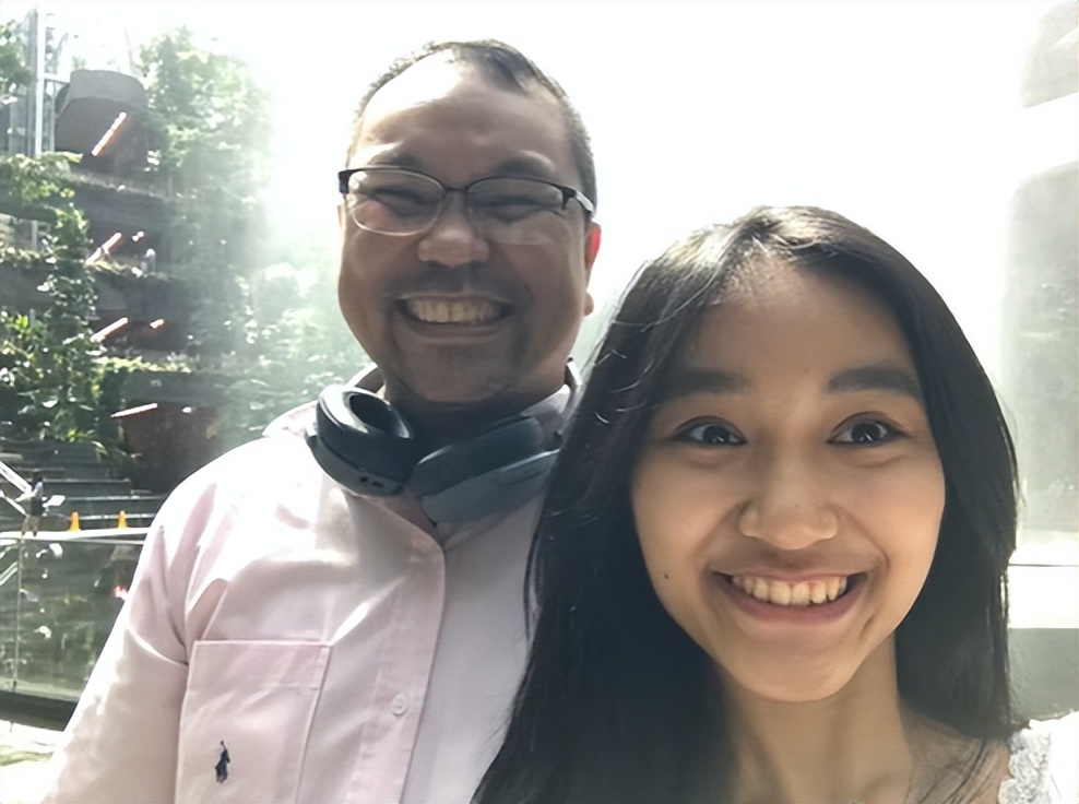 女生晒鞋被爸爸嘲讽原视频,女生晒爸爸买的名牌包