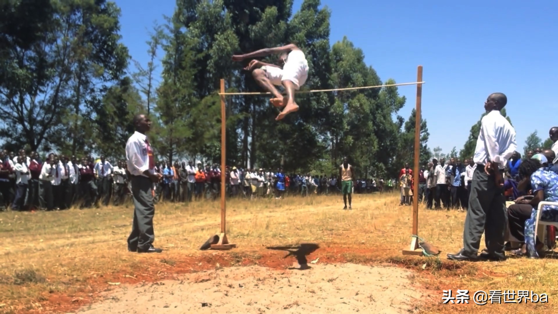 马赛人拿长矛单杀狮子,马赛人单枪匹马猎杀狮子