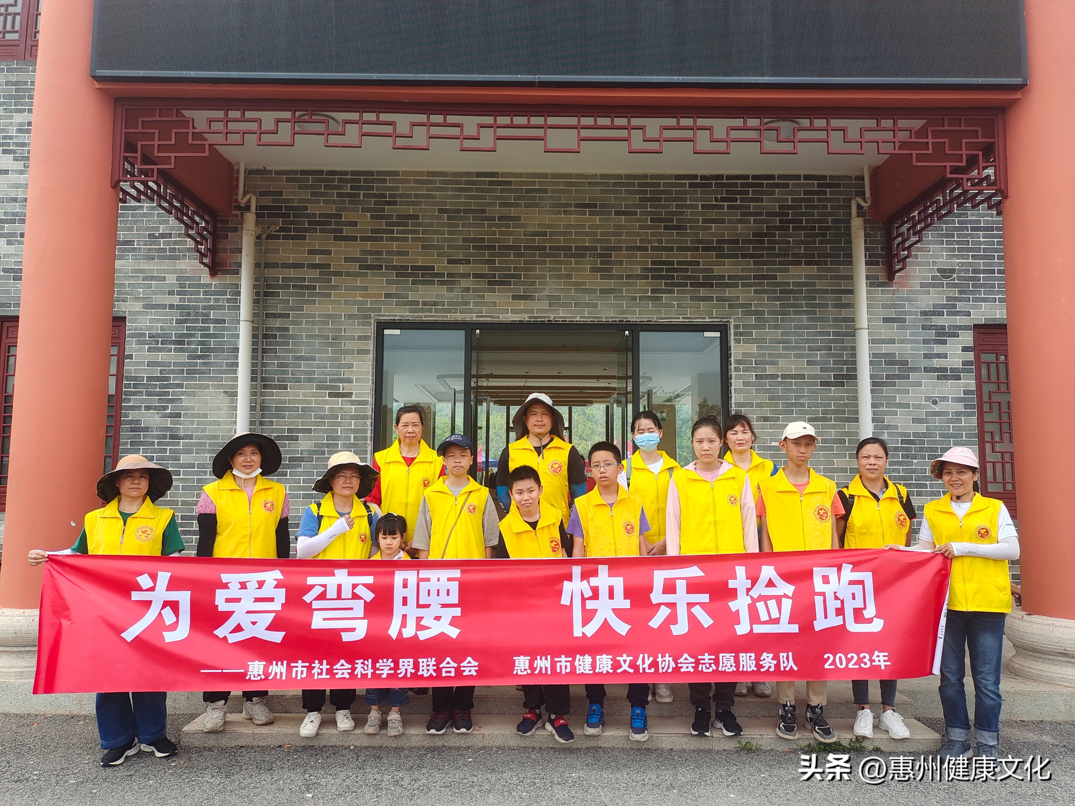 炎炎夏日抵挡不住志愿者的热情,酷暑六月为我们的志愿者点赞