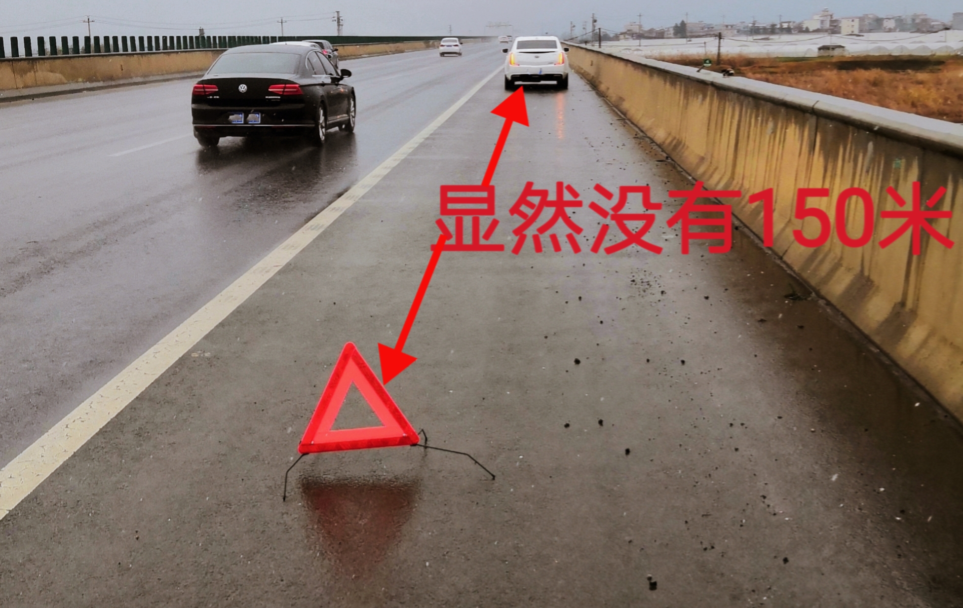 高速路上车坏了找谁修,高速路上车坏了拖车费用