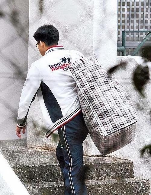 郭晶晶下嫁霍家后为何如此低调,下嫁霍启刚的郭晶晶曝光家庭地位