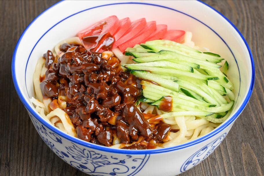 家常炸酱拌面的做法,爱吃面的请收藏教你炸酱面的做法