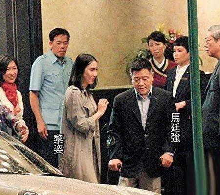 52岁的黎姿和富豪老公庆祝15周年,黎姿晒自己的照片