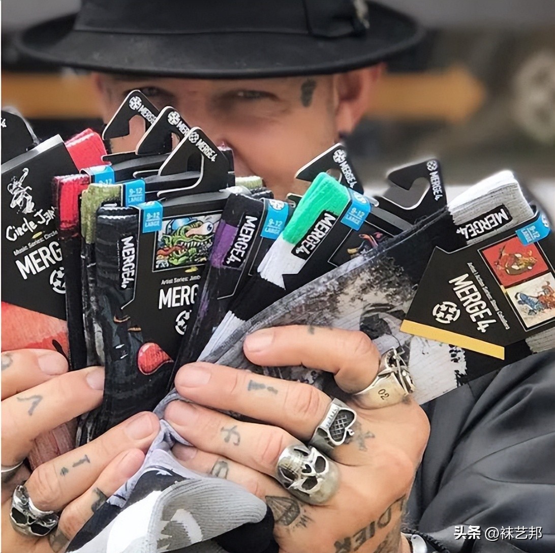 潮袜新款,2020夏流行的潮袜