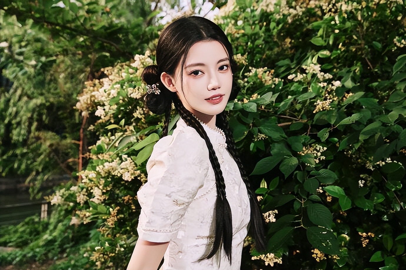 孙珍妮蓝发造型,孙珍妮的半扎发