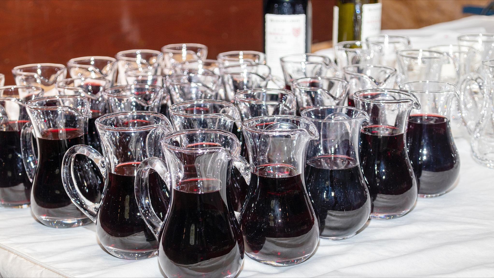 一瓶82年拉菲2分钱,一瓶82年的拉菲一共消费32万