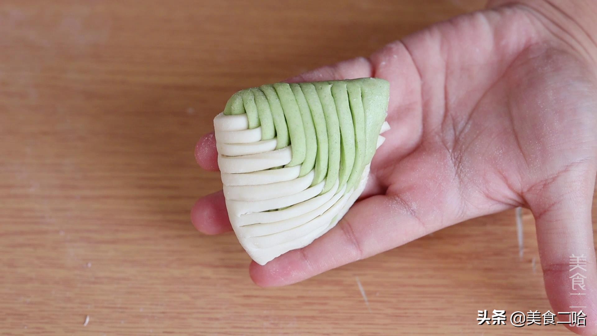 天冷了可以放热水里面加热发面吗,冬天如何发面快速发好