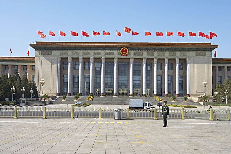 1959年人民大会堂落成，毛主席看着天花板笑问：这是谁的主意