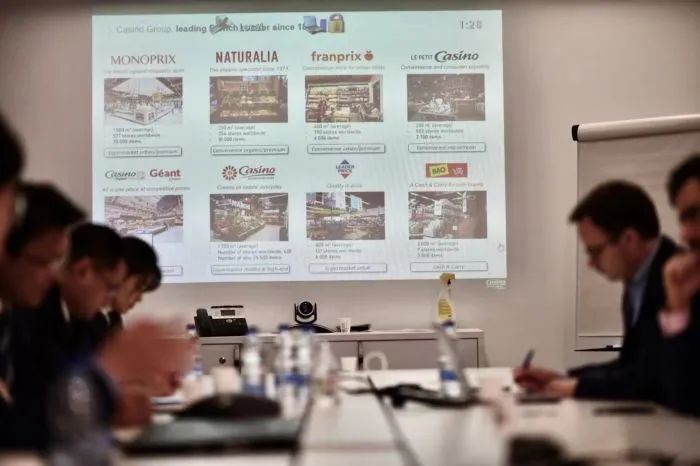 都在搞钱,都在拼命搞钱的时代