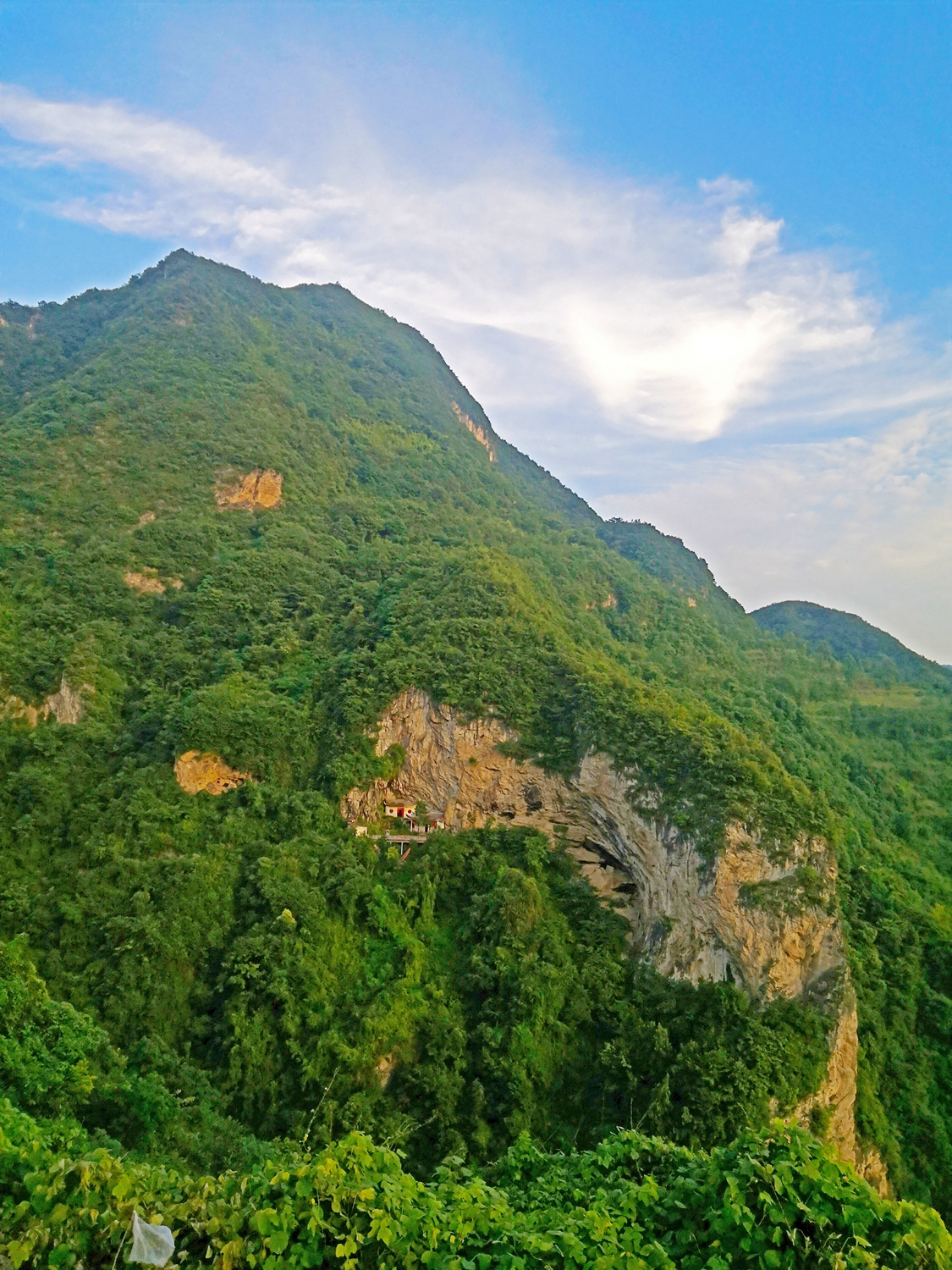 【乡景】湖北郧西神母殿：冰挂千仞洞穿两乡