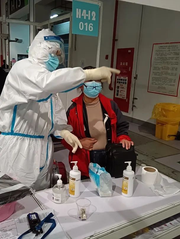 【*党**旗飘扬在一线】勠力同心赤诚守“沪”——世博展览馆方舱医院安保警队风采展示