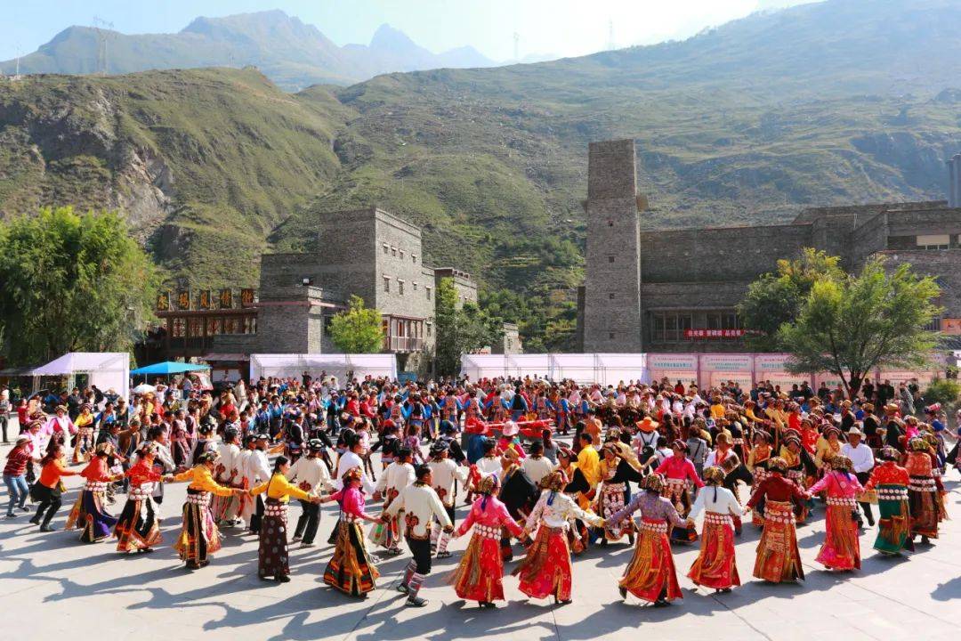 理县版MBTI来了，点击解锁小城性格→