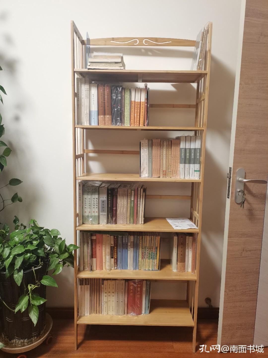 隔段时间调整一下书架，让书也“活动”一下，对保存书籍也有好处