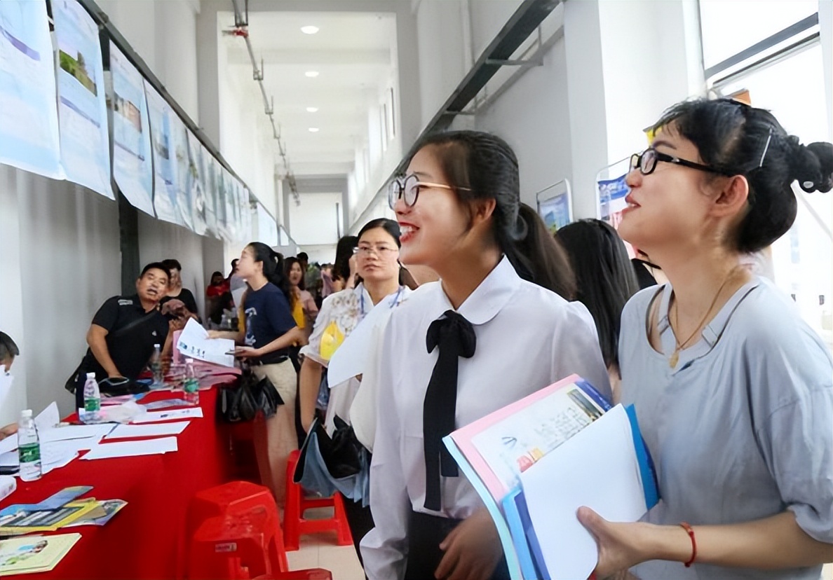 张雪峰谈最有前途的十大大专专业,张雪峰谈专科十大最有前途专业