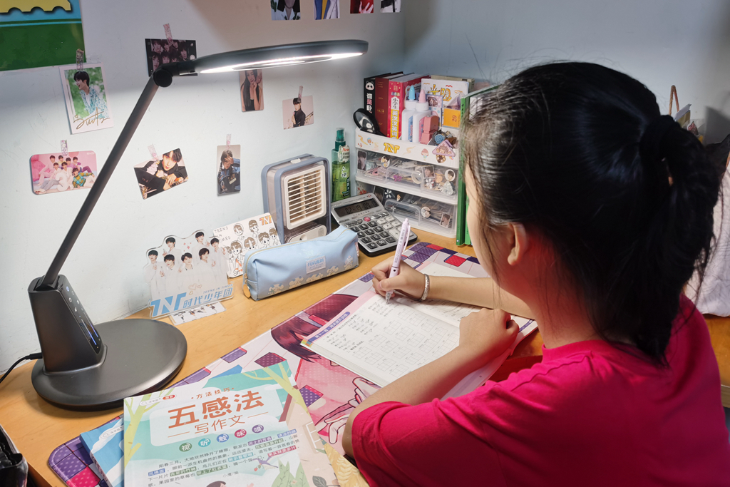 飞利浦轩坦台灯灰色还是白色好看,飞利浦轩坦护眼台灯pro测评