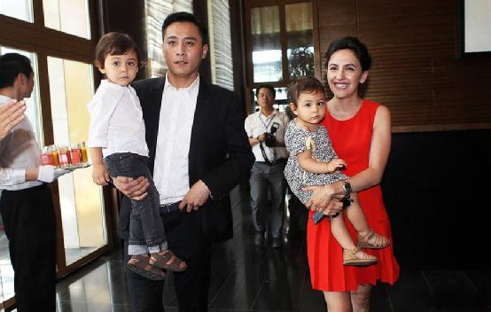 娱乐圈两对夫妻的现状,11对娱乐圈恩爱的明星夫妻