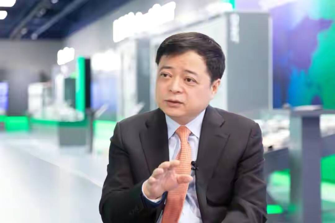 白手起家身价上亿父亲仍是修鞋人,白手起家身家上亿父亲仍是修鞋匠