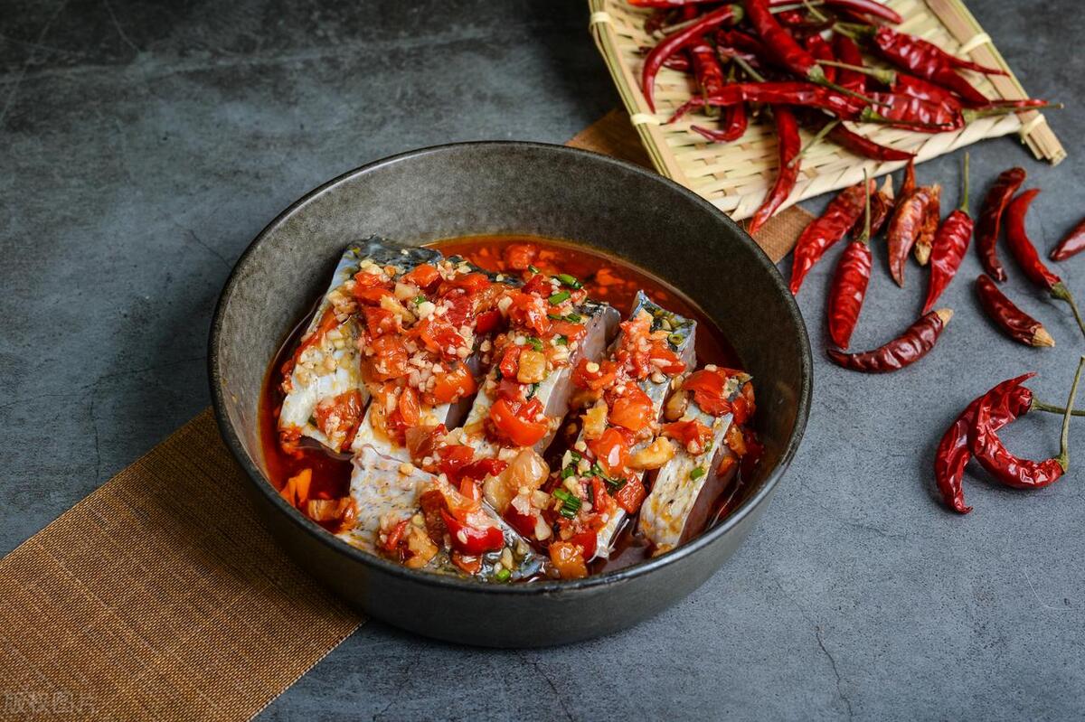 味道鲜美的草鱼做法多种多样，探寻地域特色口感与吃法