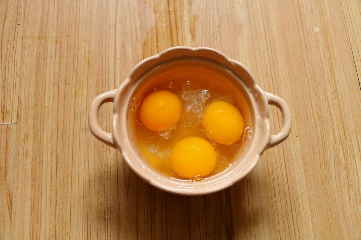 18个月的宝宝感冒怎么做秋葵蒸蛋,宝宝辅食秋葵蒸蛋的做法1岁以上