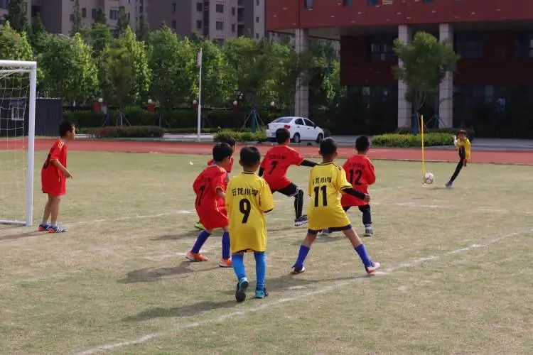 足球点燃激情，绿茵放飞梦想——云龙小学第一届“校长杯”足球赛