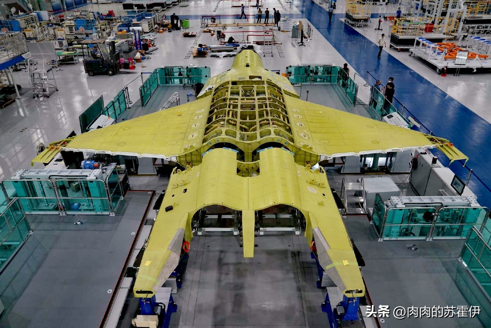 土耳其仿照歼20的无人机,歼20之后又一款五代机诞生