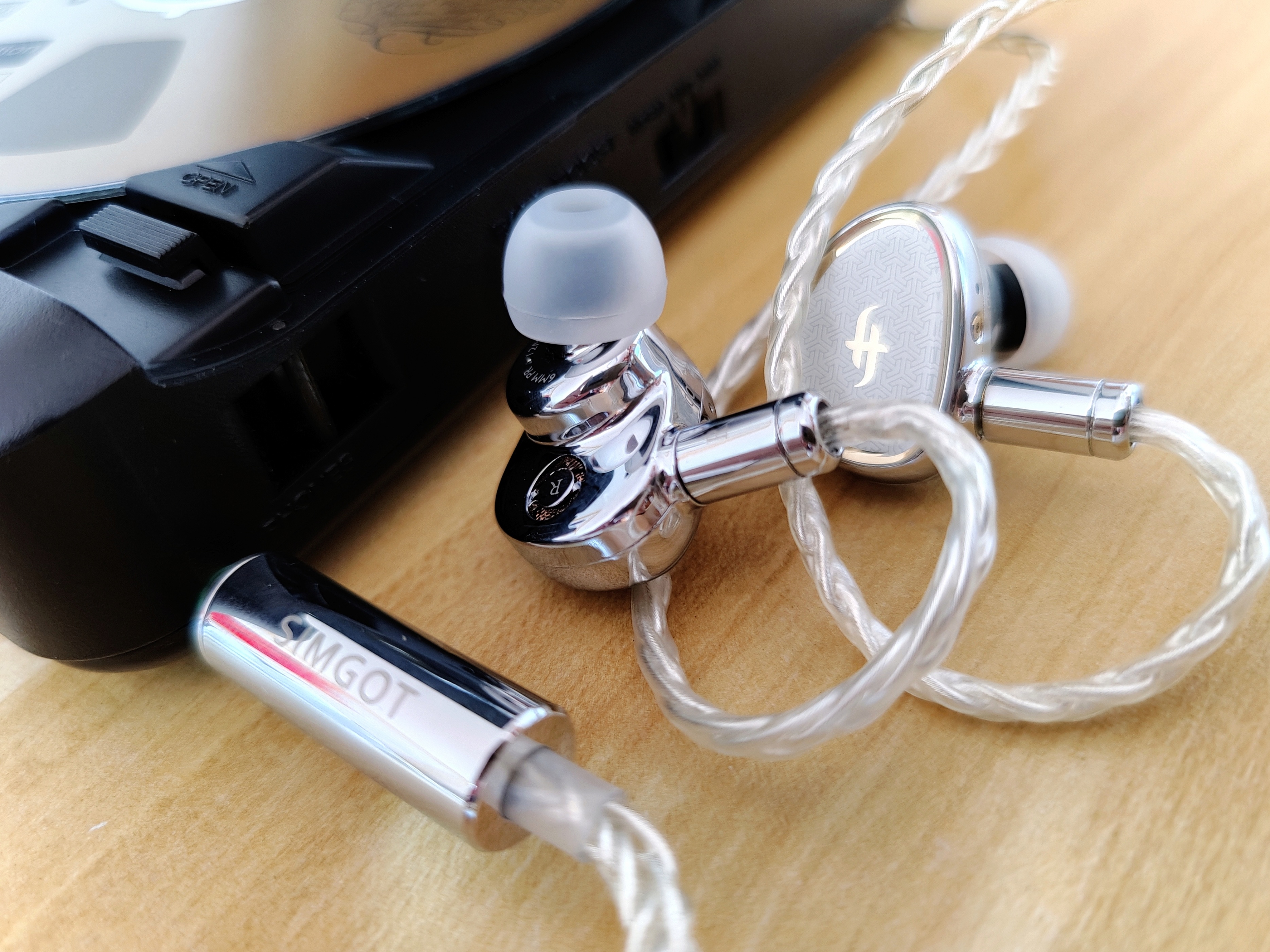 兴戈ea2000对比苹果耳机,兴戈ea2000搭配播放器