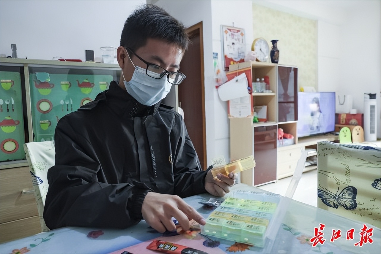 “爬楼入户照护老人让我感到被需要”，武汉95后小伙改行当养老护理员三个月瘦20斤