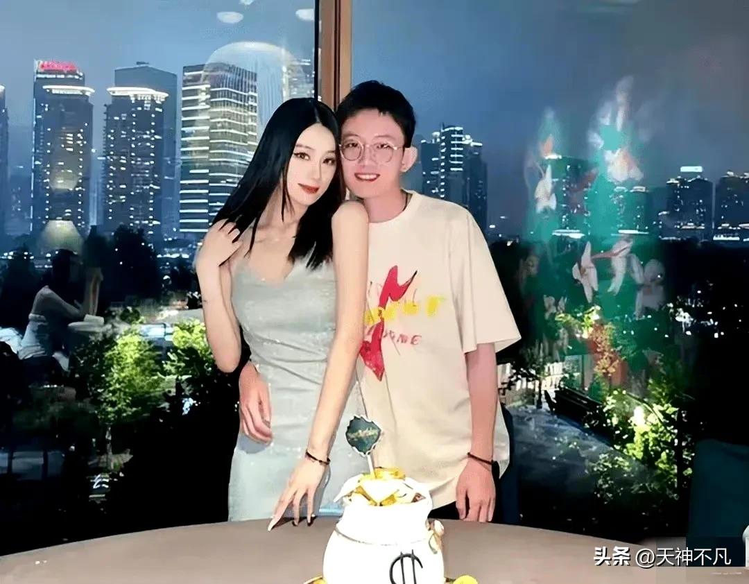 范志毅女儿海边游泳装,范志毅女儿露脐装秀