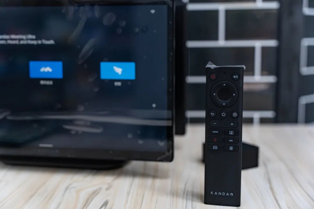 双屏显示+360°AI人脸追踪，看到MeetingUltra智能会议一体机测评