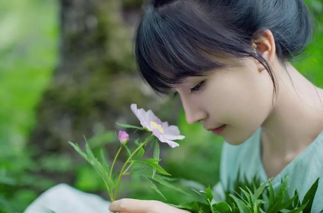 李子柒停更一年，外网视频*放播**还能产生广告收益，高达78万元每月