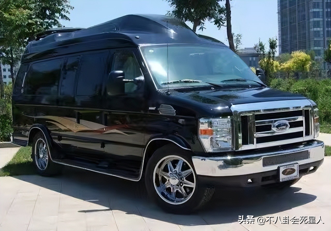 成龙公认的功夫巨星,成龙大名鼎鼎的功夫巨星