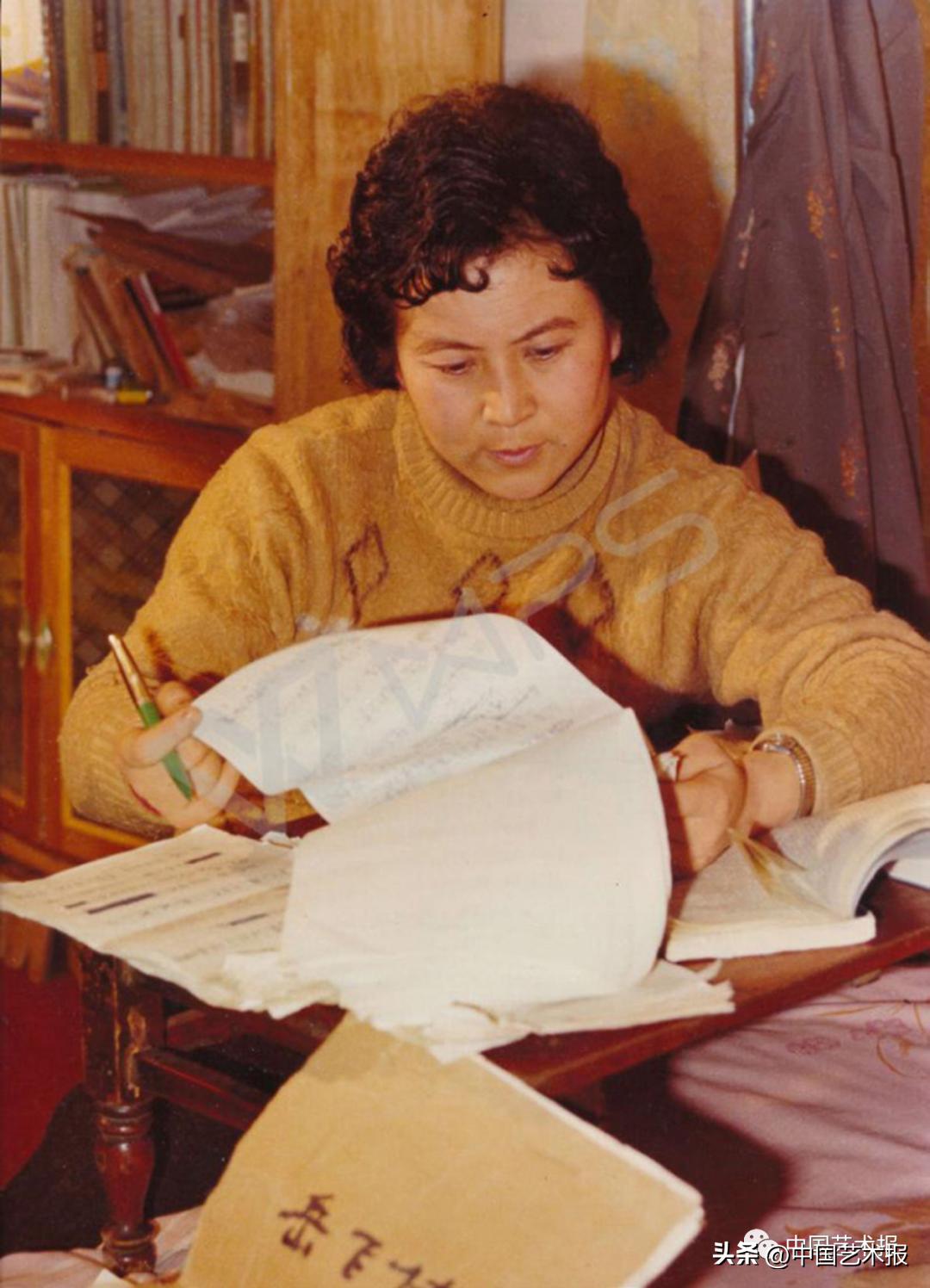 杩欎釜灞曡涓轰粈涔堜細闇囨捈浜哄績,杩欎釜灞曡鎵撶牬鑹烘湳鍜岀敓娲荤殑鐣岄檺