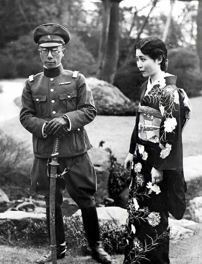 日军日记：*安妇慰**不服从管教，我很愤怒，用*刀刺**插入她的*体下**