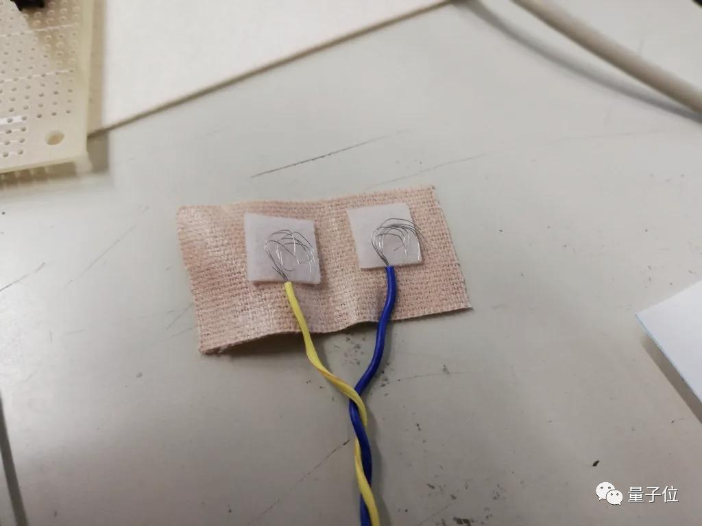 鏃ユ湰灏忓摜浣滄鐢靛嚮,鏃ユ湰灏忓摜浣滄瀹為獙鐢靛嚮