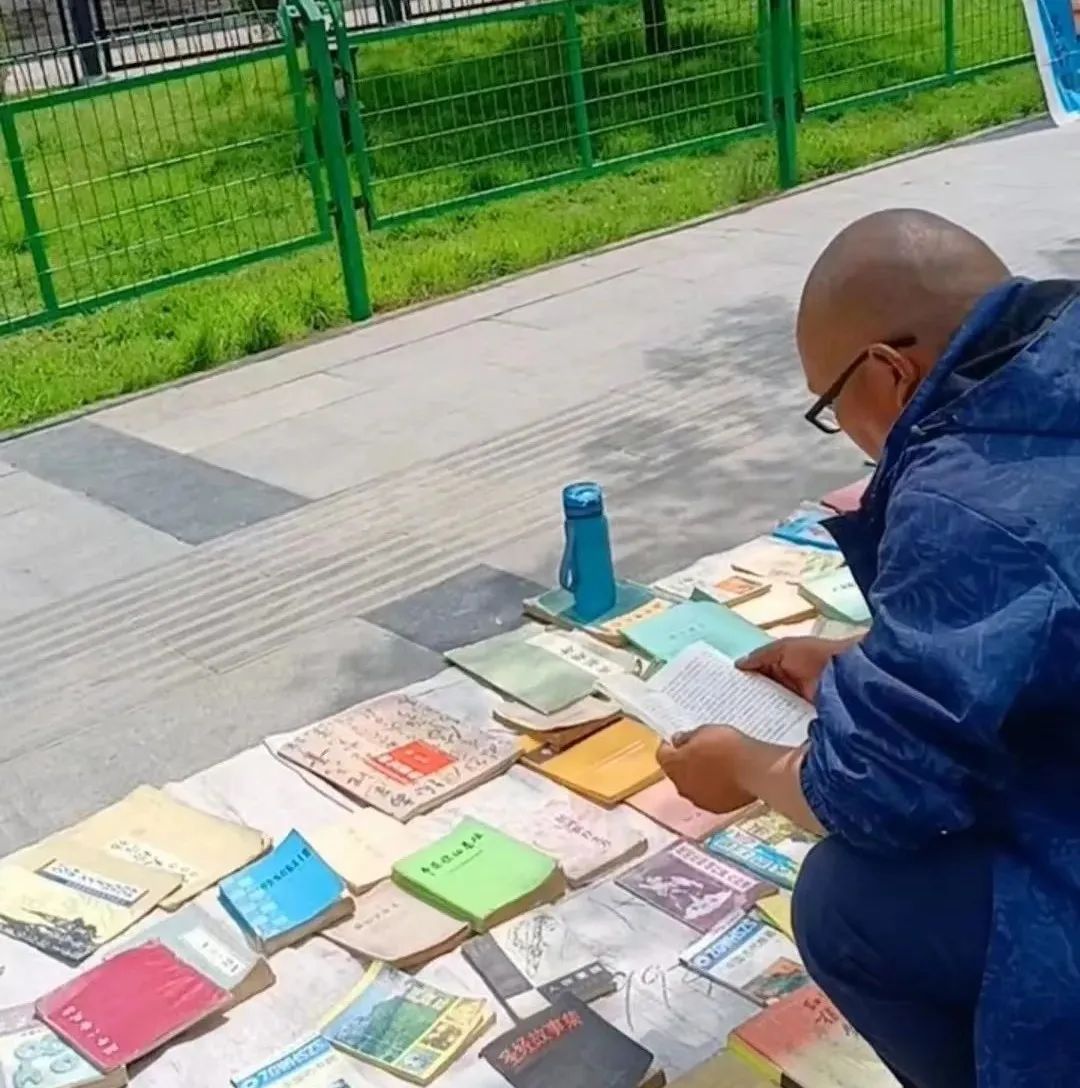 兴平马嵬路边的旧书摊勾起我的回忆...