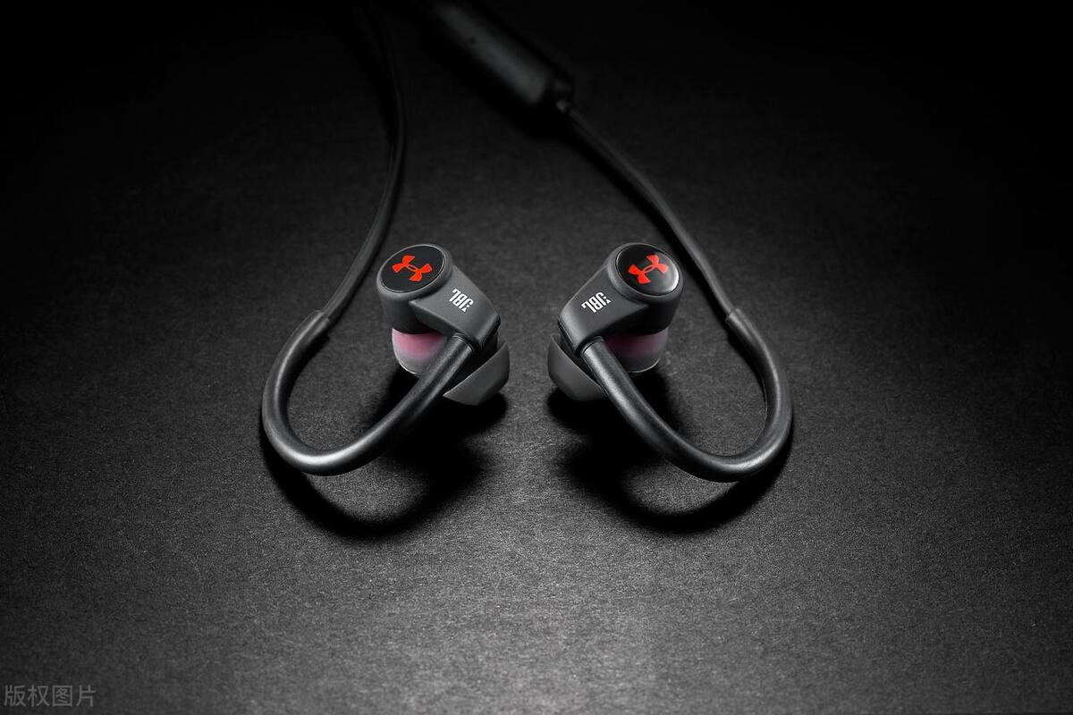 耳机为什么分左右声道,耳机l和r哪个是左哪个是右